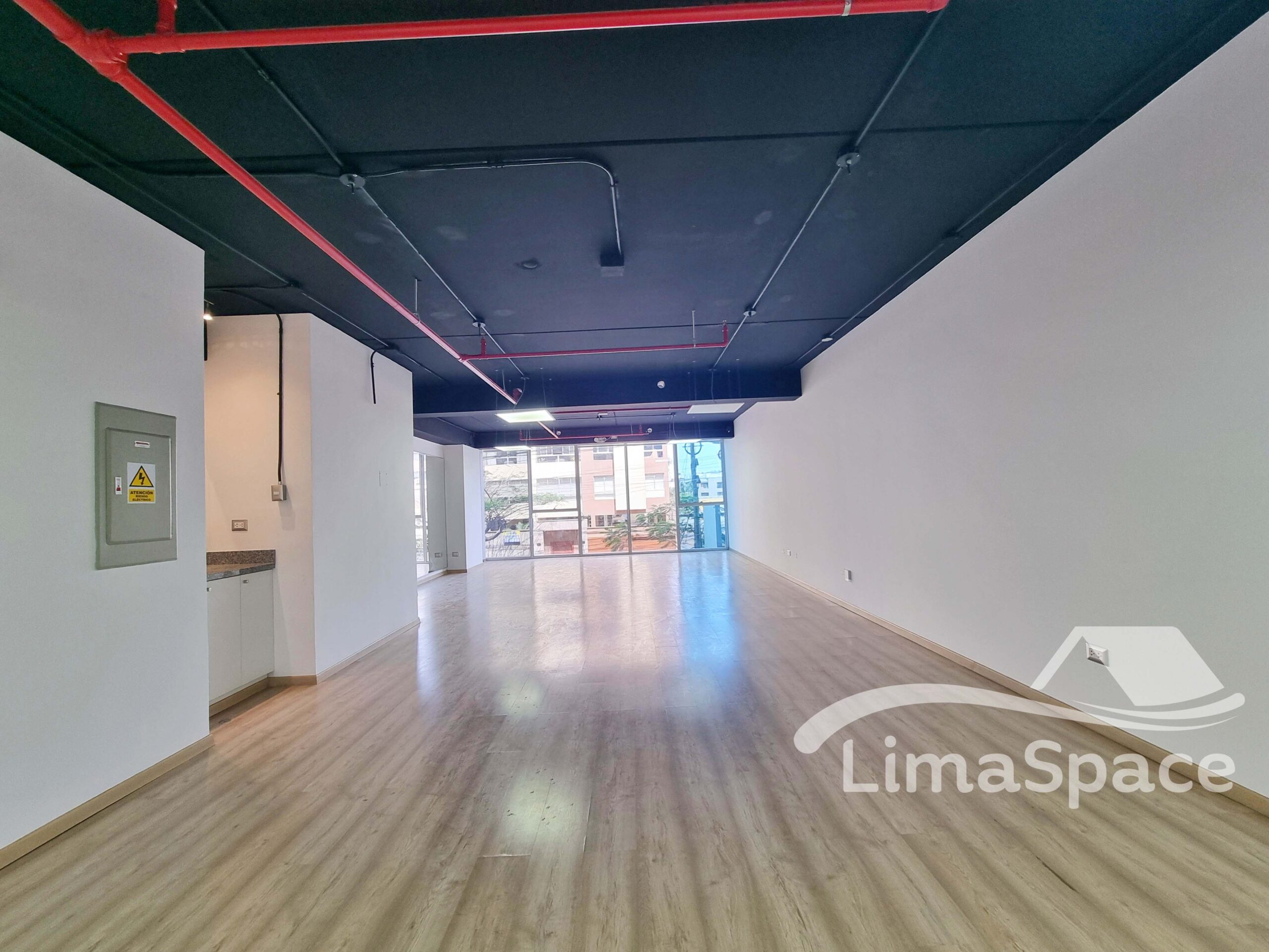 Oficina espaciosa y muy iluminado en la mejor zona de Surco – SUJ6