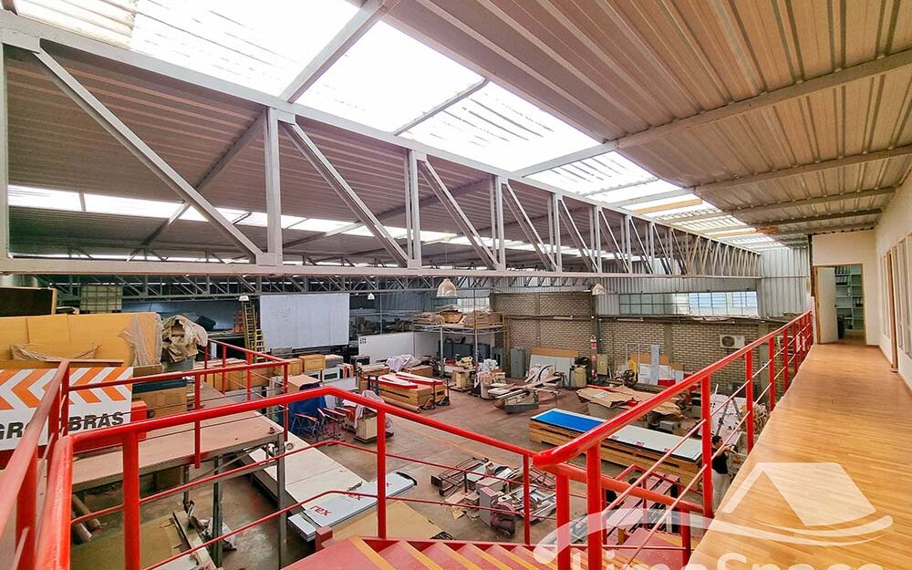 Amplio Local Industrial En San Luis – SLJ1