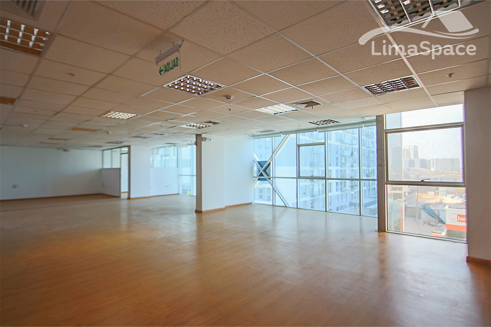 Moderna y espaciosa oficina en edificio empresarial — Santa Catalina