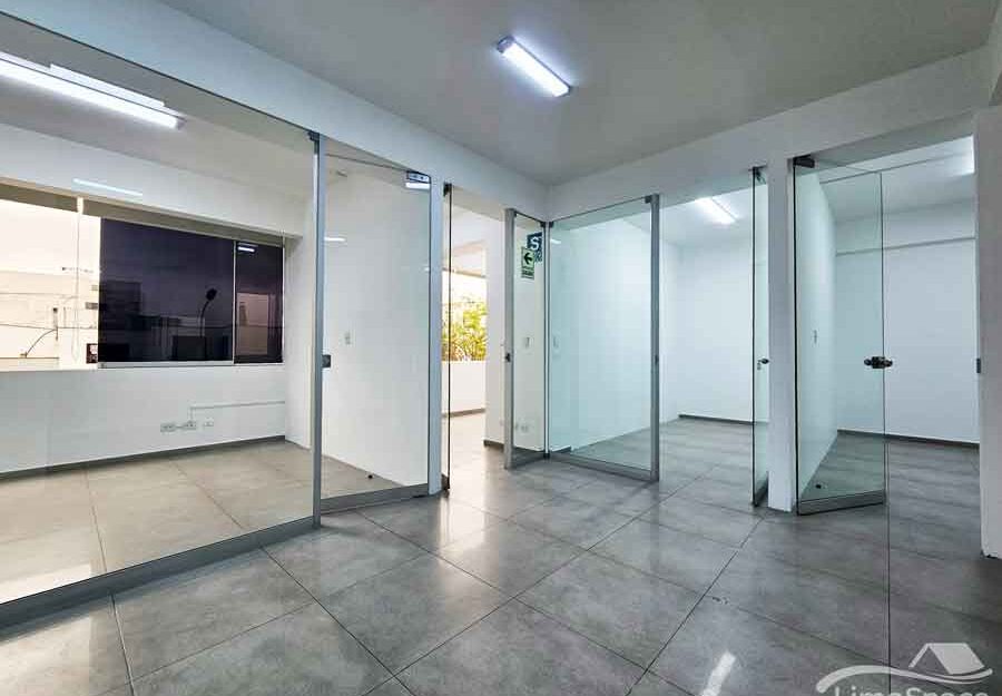 Se Alquila Excelente Oficina en Av. Caminos del Inca