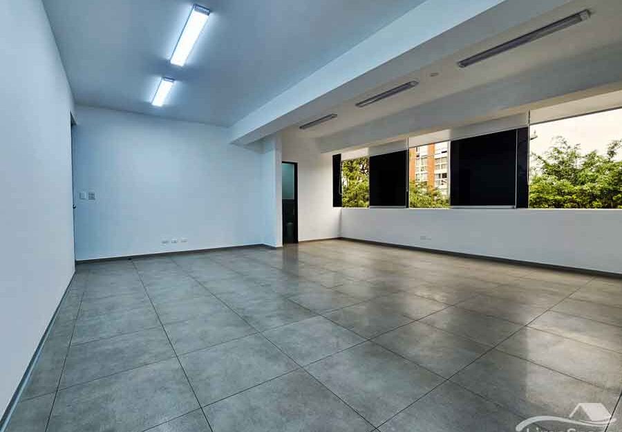 Se Alquila Piso Completo de Oficinas en Av. Caminos del Inca – Piso completo