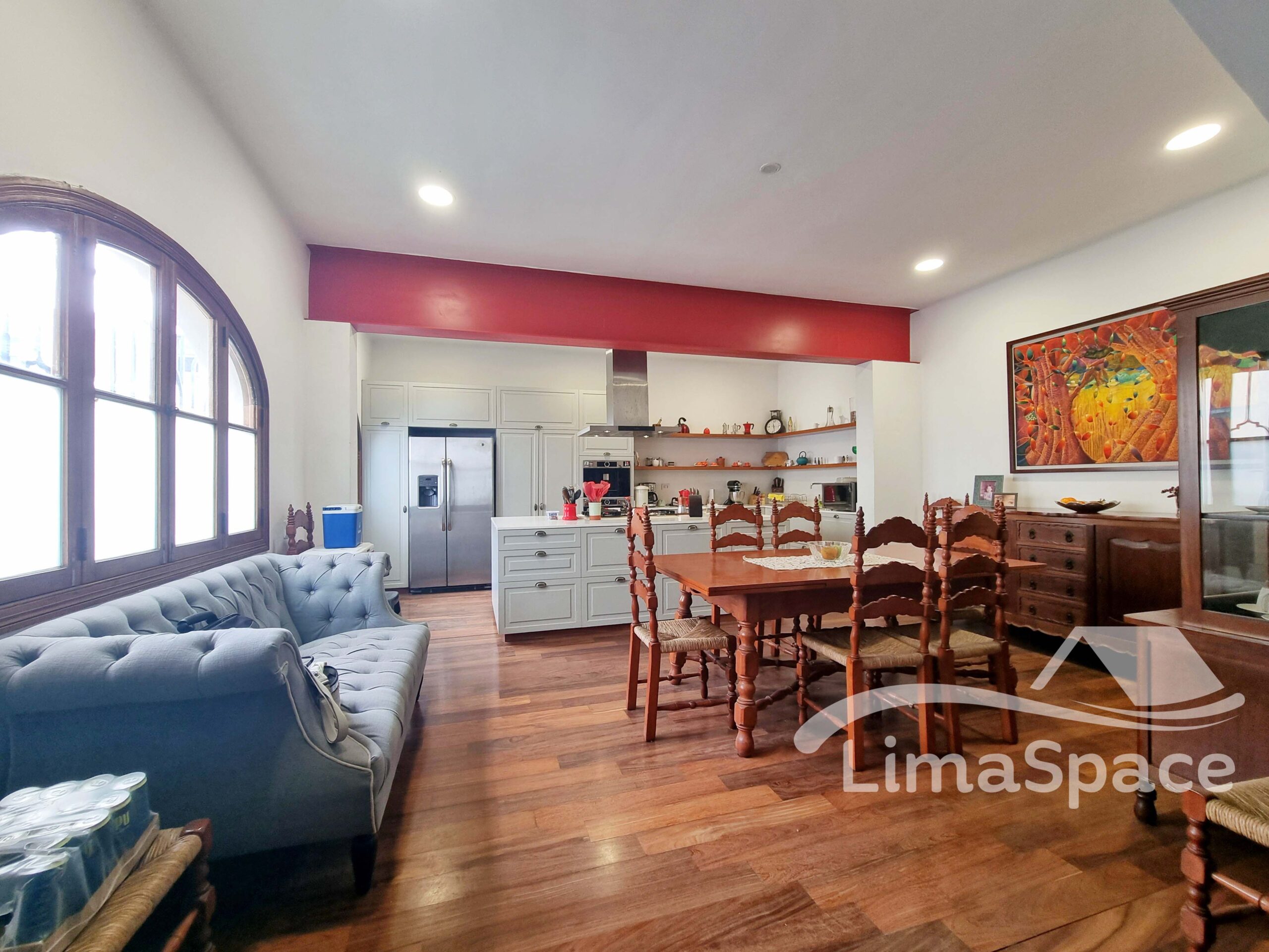 Alquiler de Casa Remodelada en Miraflores | 4 Dormitorios | 2 Cocheras – MIJ142