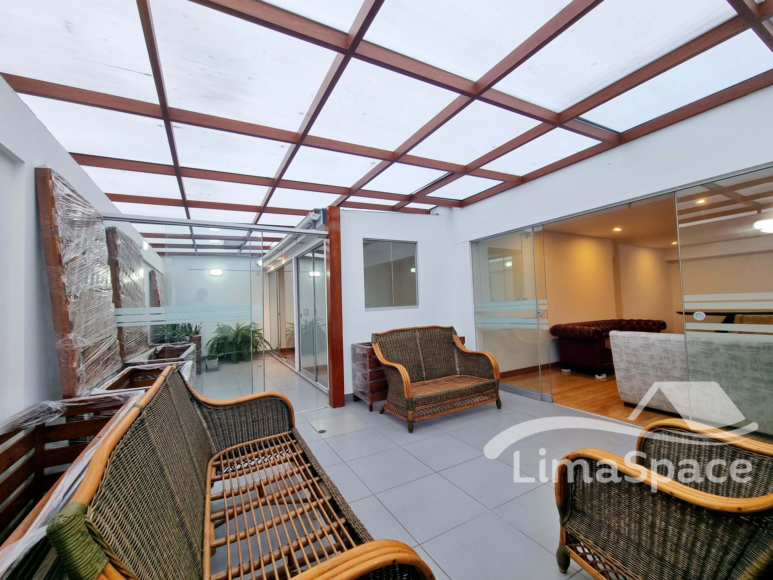 Departamento remodelado de 195 m² con 2 terrazas en San Isidro – SUJ15