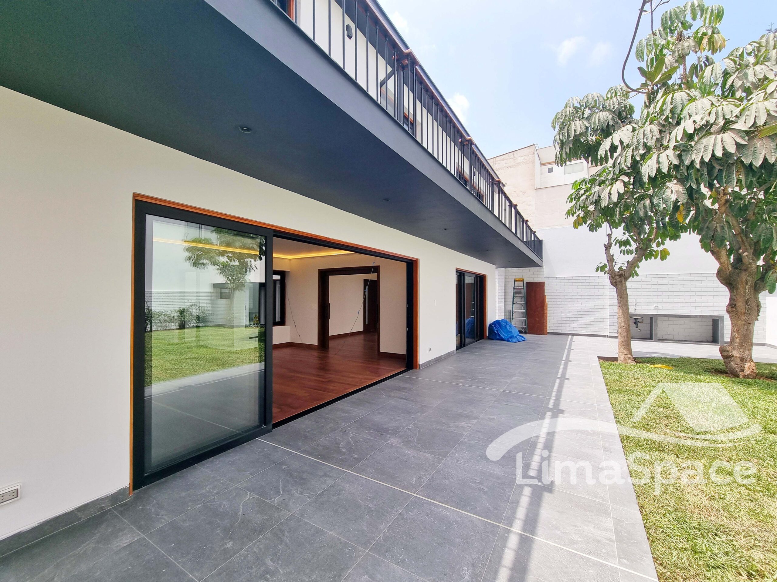 CASA EN CHACARILLA DEL ESTANQUE, SURCO | 650 M² DE TERRENO | REMODELADA AL 100 % – SUJ15
