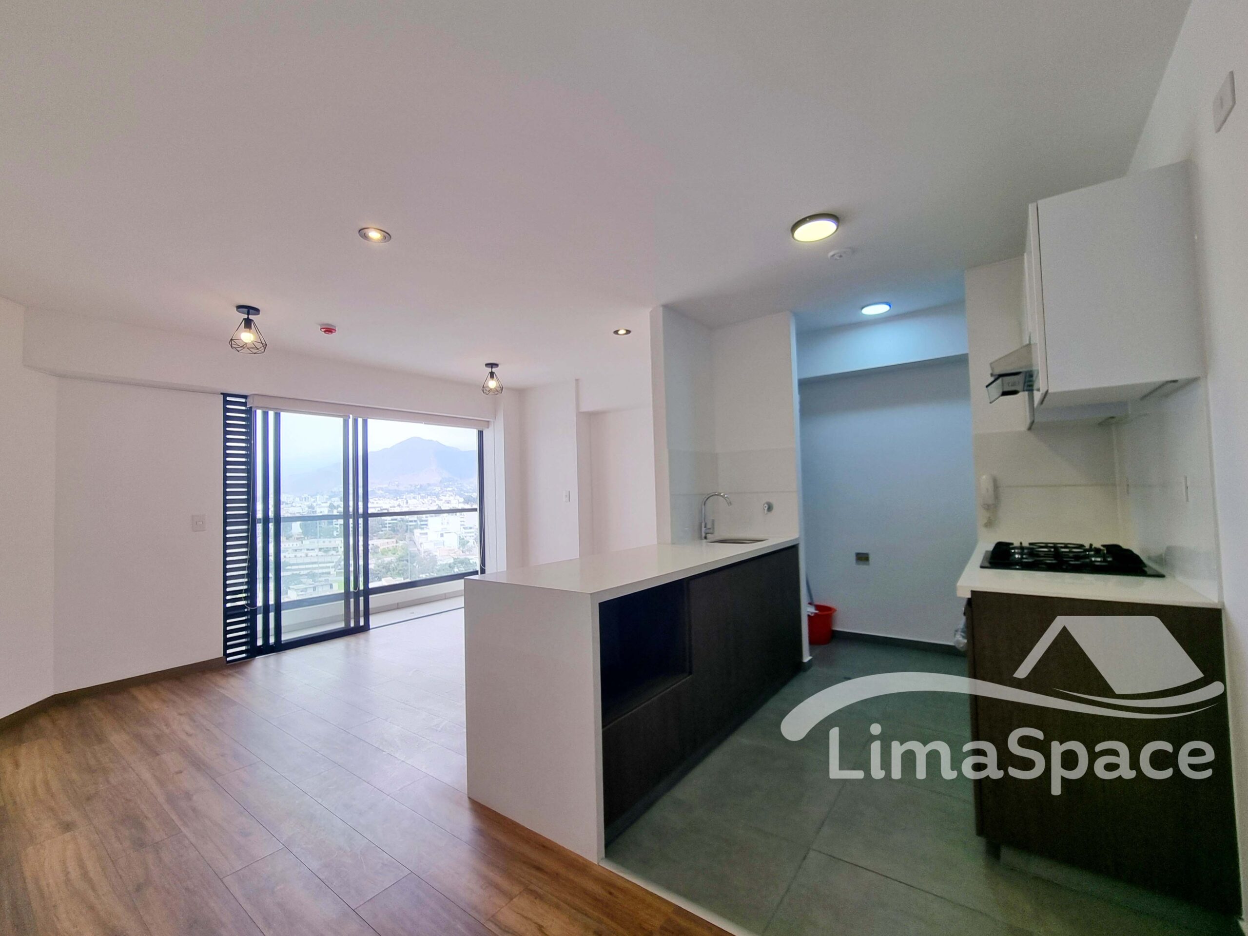 ALQUILER EN SURCO | ESTRENO, 1 DORMITORIO, BALCÓN Y COCHERA – JCOMP56